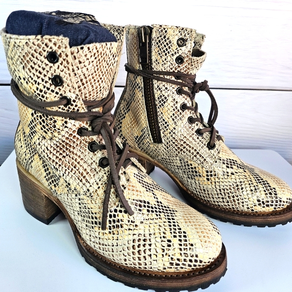 Freebird Cavalier Boot white snake multi sz 5 - Picture 1 of 4